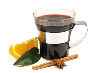 Glühwein isoliert mit Gewürz Orange & Zimt