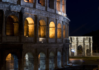 Fototapeta premium The Coliseum and The Arch of Constantine in the evening