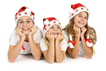 Noël, trois enfants sur fond blanc