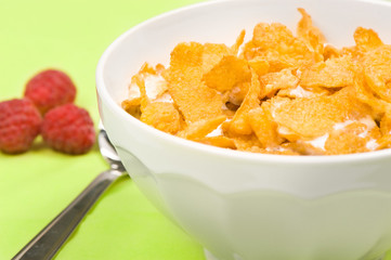 bowl of corn flakes with raspberry