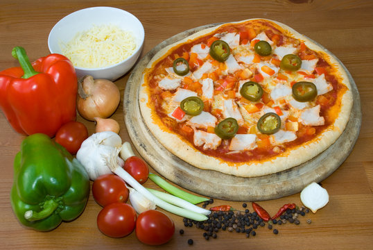 leckere pizza mit jalapenos