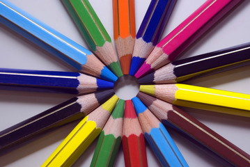 Naklejka premium Color pencils in a circle.