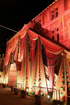 H&ocirc;tel de ville d&eacute;cor&eacute; de tentures