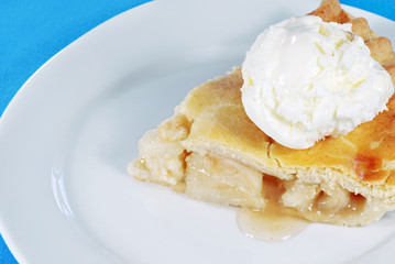 Apple pie with ice cream