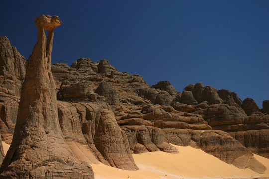 Sculptures de pierre au sahara