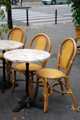 Fototapeta na wymiar street cafe in Paris