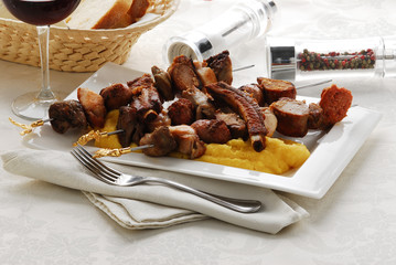 Spiedini misti con polenta - Secondi di carne