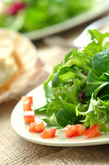 frischer salat rustikal