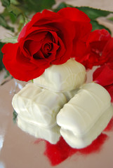 3 Chocolats blancs et rose rouge