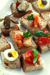 Bruschette e camomilla - Cucina alle erbe e fiori eduli