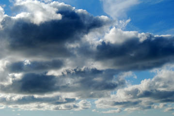 Ciel orageux dans le sud