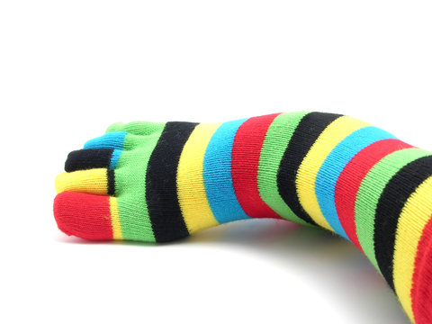 Rechter Fuss mit Ringelsocke bekleidet