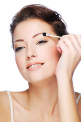 applying eyeshadow using cosmetic applicator