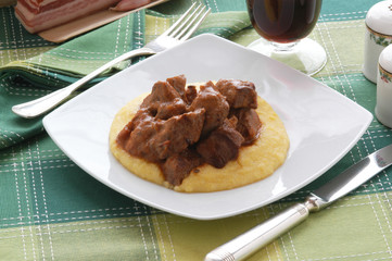 Gulasch tirolese con polenta - Secondi - Trentino Alto Adige