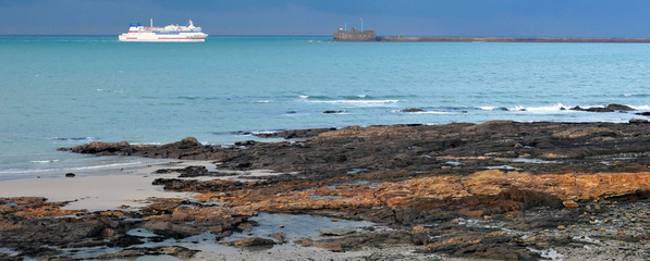 Entrée dans le port