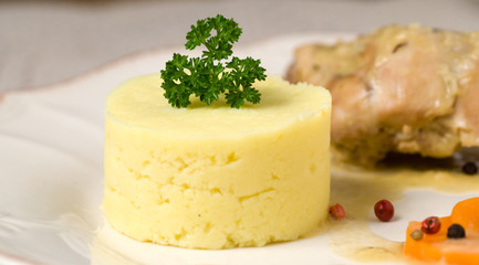 presentation de purée et son persil