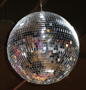 Boule miroir &agrave; facettes disco.
