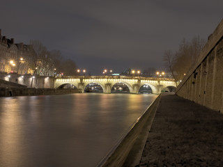 Fototapeta na wymiar Pont Neuf by night