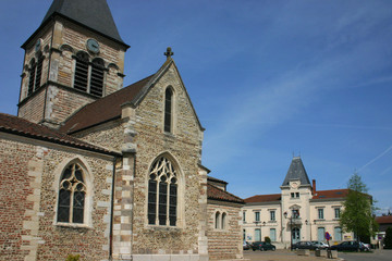 Fototapeta na wymiar Villars-les-dombes - L'église et la mairie