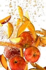 Kussenhoes scheutje verse appels en mango © Vladimir