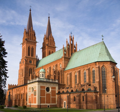 Fototapeta Gothic cathedral located in Wlocalwek, Poland