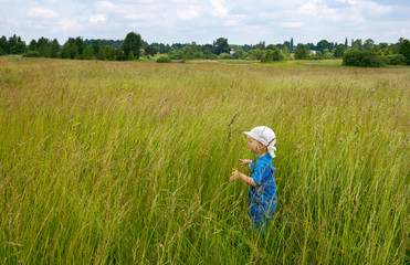Obraz na płótnie Canvas boy on meadow