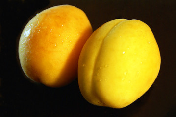 2 Apricots