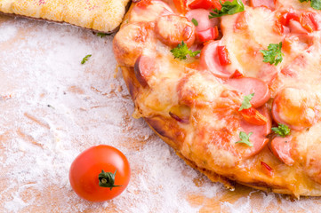 cheese and tomato pizza