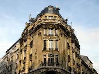 Immeuble de pierre ancien, Paris, France.