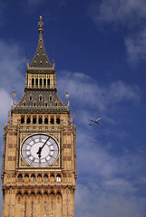 Fototapeta na wymiar Big Ben i samolot