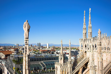 Fototapeta na wymiar Panorama z dachu Duomo, Mediolan, Włochy
