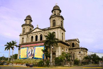 Fototapeta na wymiar Stara katedra Catedral Santo Domingo Managua Nikaragua