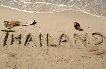 Thailand-Schriftzug im Sand
