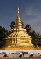 Fototapeta premium Goldene Stupa