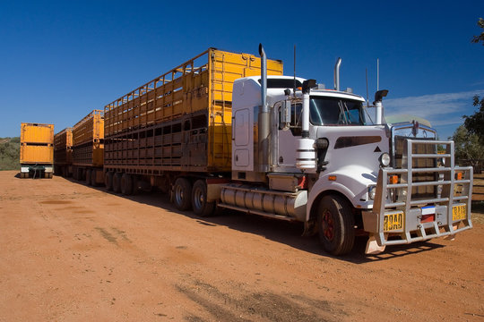 Australischer Road Train