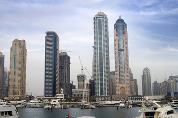 Obraz premium Dubai - Skyscrapers overlooking marina