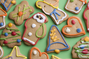 Gingerbread cookies on green background