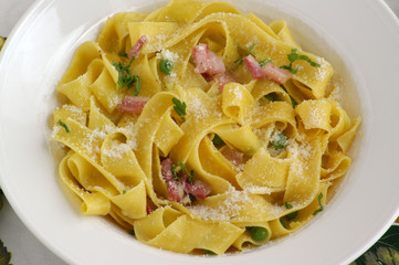 Pappardelle con piselli e pancetta - Primi - Ricette del Veneto