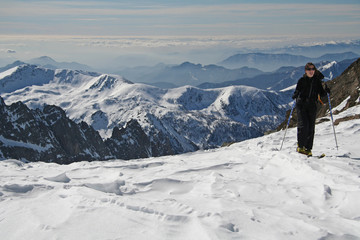Fototapeta na wymiar Skieuse de randonnée