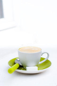image de café espresso sur fond gris blanc