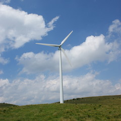 Windrad auf der Sommeralm bei Graz / Steiermark