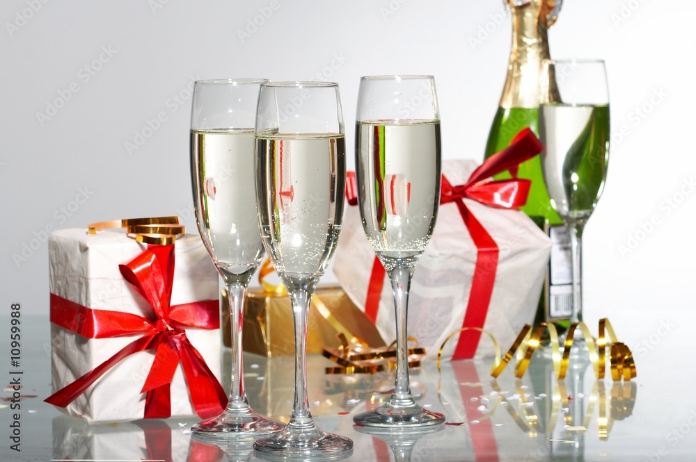 Poster Glasses of champagne, gifts with red tapes and bows