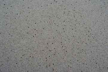 Strandsand mit Blasenlöchern