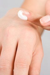 Naklejka premium Female applying cream to her hands