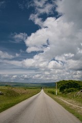 Cuba, leere Landstrasse