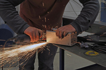 Maschinenbauer bei der Arbeit