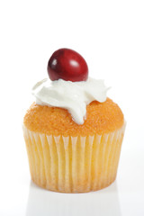 Muffin with cream and berry