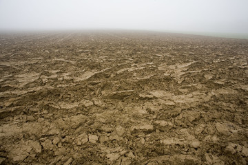 france,vallée de chevreuse : terre et brouillard