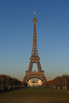 toue eiffel
