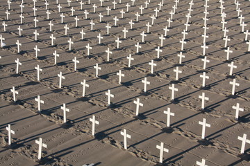 Kreuze am Strand / Crosses on the beach